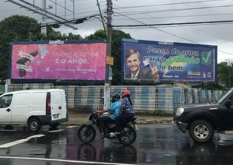 Em Manaus, outdoors mostram divisão de opiniões sobre o presidente Jair Bolsonaro 