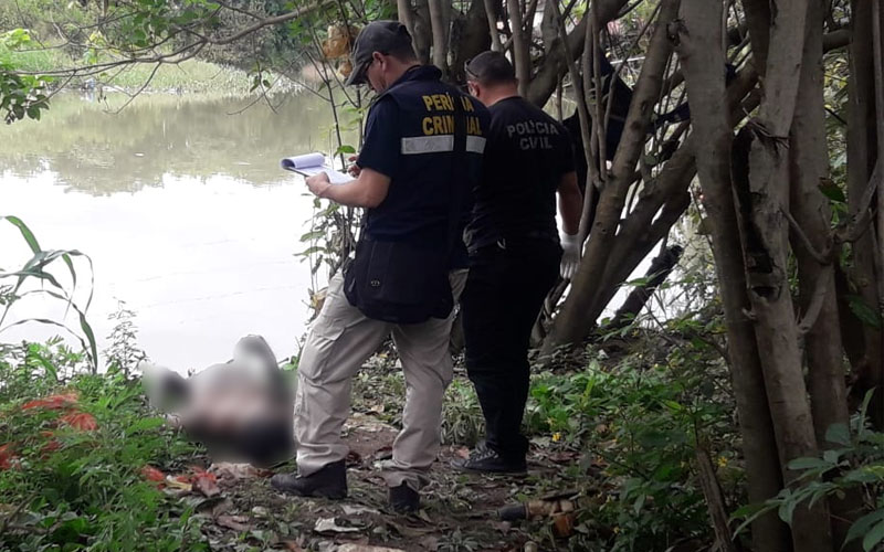 Torturado e esfaqueado, corpo é encontrado boiando amarrado em árvore em Manaus