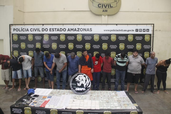 Gerente de banco e mais 15 pessoas são presas por roubo de carros e fraudes em Manaus