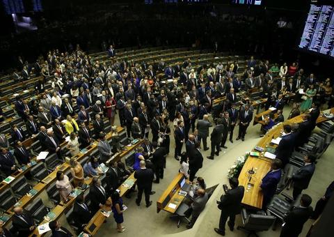 Proposta extinguirá aposentadorias especiais para parlamentares
