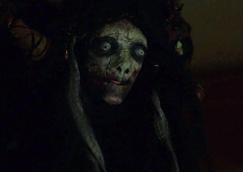 Terror ‘Into the Dark’ ganha trailer cheio de rituais satânicos. Assista