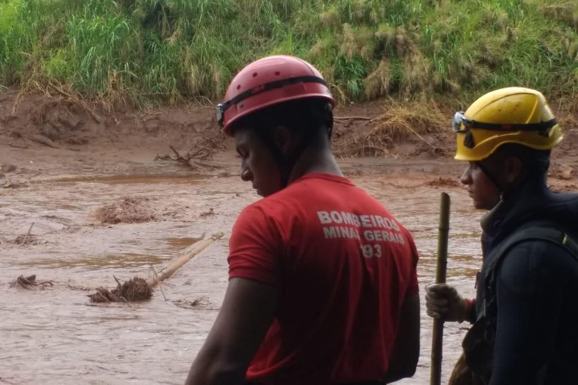 Exames detectam excesso de metais em quatro bombeiros de Brumadinho