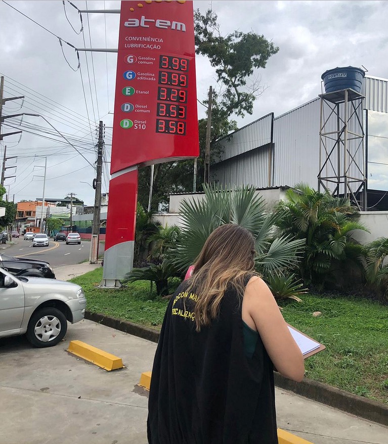 Procon autua postos de combustíveis por preço abusivo em Manaus