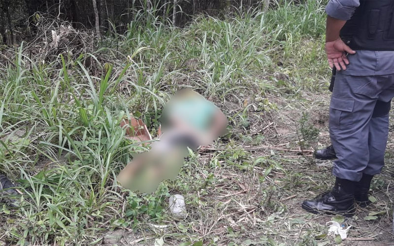 Com marcas de estrangulamento, corpo é encontrado em ramal de Manaus