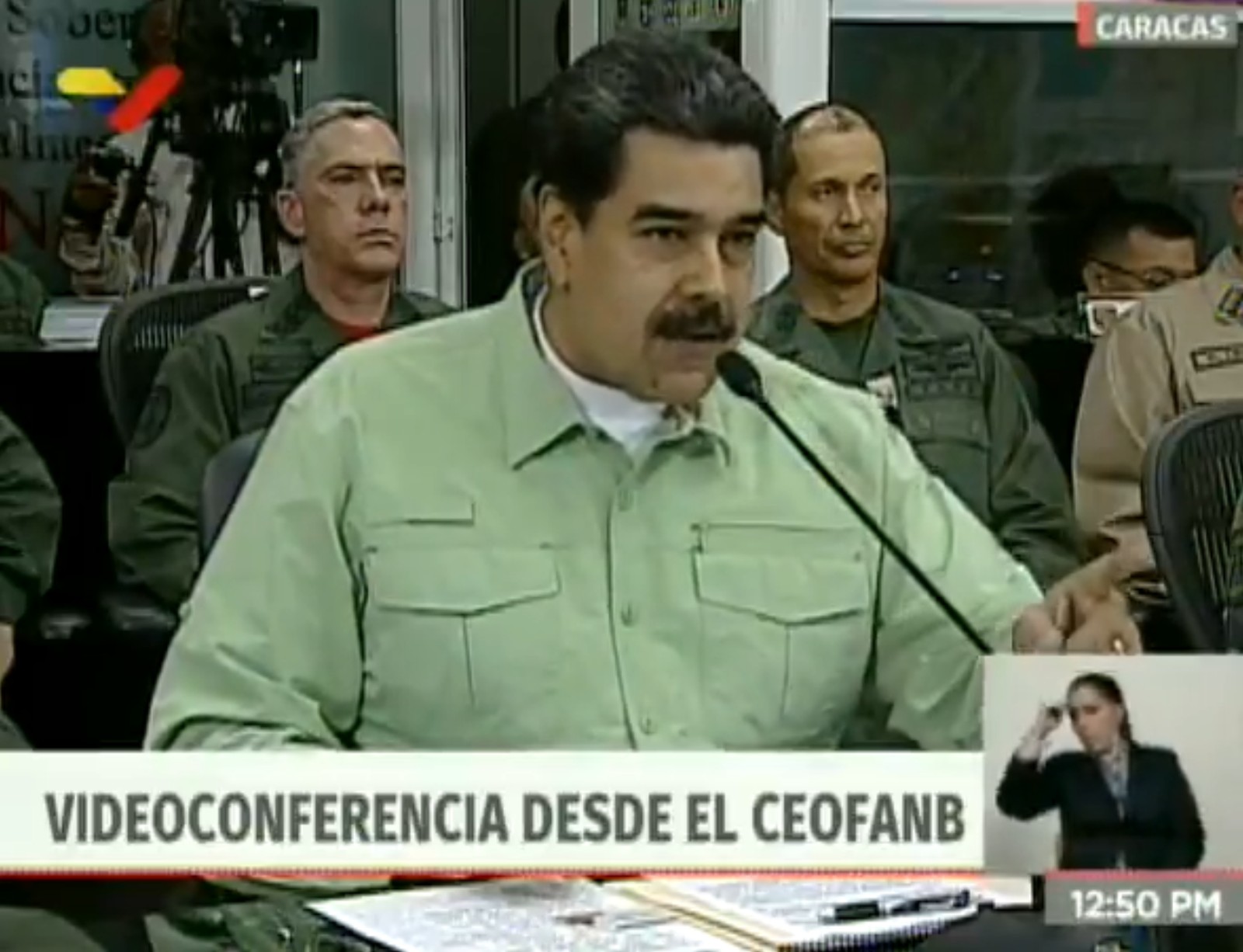 Maduro anuncia que vai fechar fronteira da Venezuela com o Brasil 