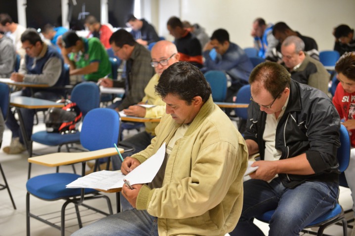 Prefeitura de Manaus lança edital de concurso público com salários de até R$ 17,4 mil