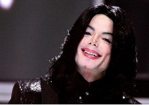 Família de Michael Jackson processa HBO em milhões por documentário polêmico