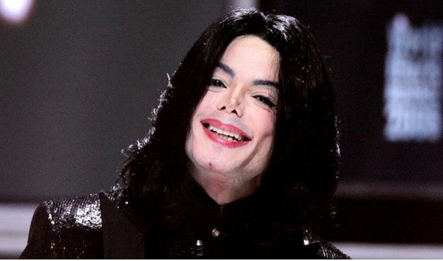 Família de Michael Jackson processa HBO em milhões por documentário polêmico