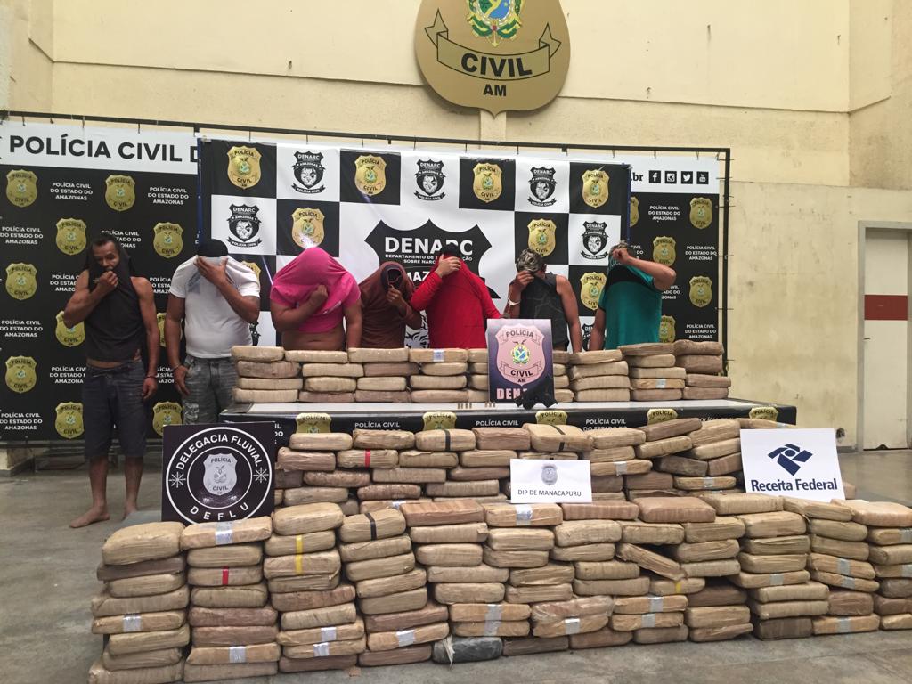 Polícia prende sete pessoas e apreende 200kg de drogas enterrada em sítio no Amazonas 