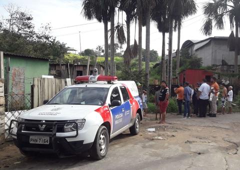 Criminosos invadem casa, matam feirante e deixam mulher baleada em Manaus