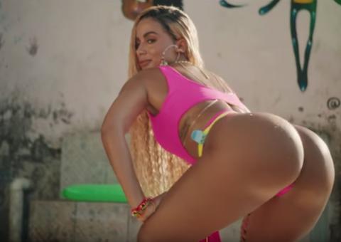 Anitta hipnotiza com bumbum em novo clipe, assista ‘Bola Rebola’