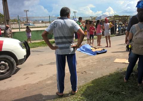 Mototaxista é executado ao deixar passageiro e bandidos tocam terror na fuga em Manaus 