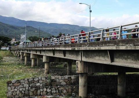 Venezuela fecha fronteira com a Colômbia no estado de Táchira