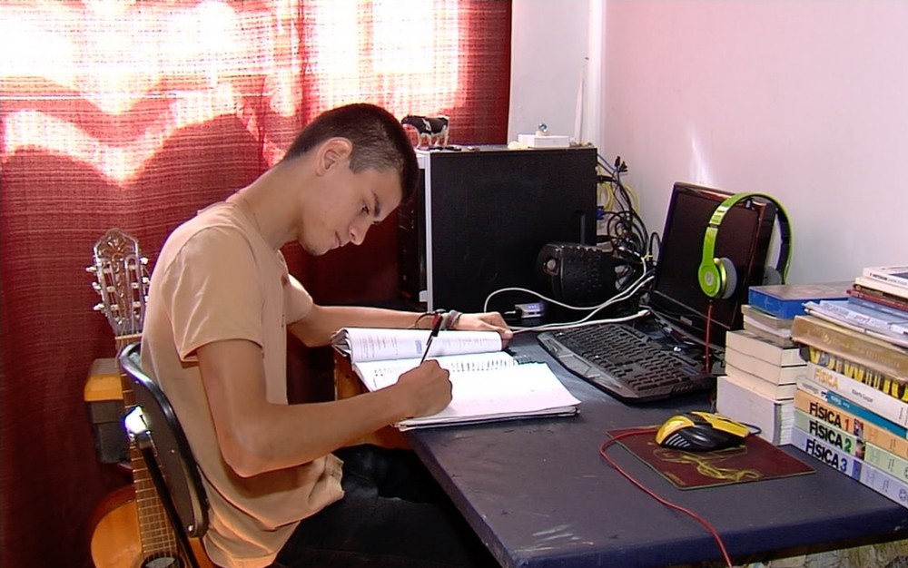 Jovem é aprovado em universidade federal mas é eliminado por ter se declarado pardo 