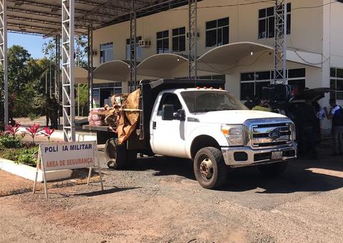 Caminhão com ajuda humanitária do Brasil chega a Pacaraima, na fronteira com a Venezuela