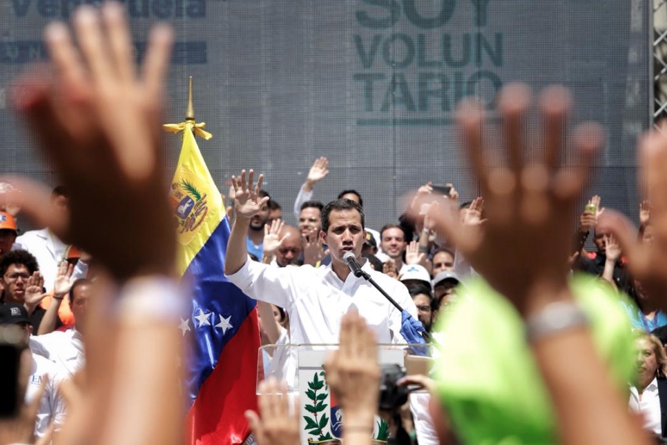 Guaidó e Duque apelam a militares venezuelanos: 'fiquem do lado certo'