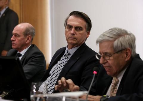 Bolsonaro acompanha com atenção situação na Venezuela; expectativa é que ajuda entre no país