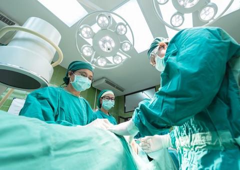 Jovem virgem que nunca namorou dá à luz um menino