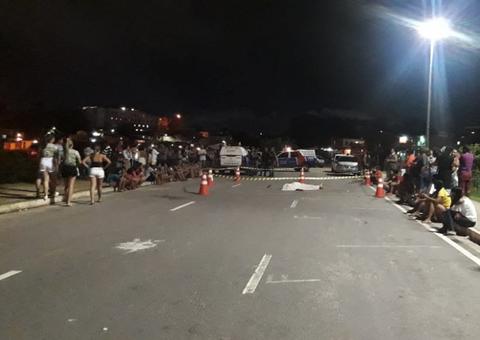 Homem é morto a tiros por dupla em moto em Manaus