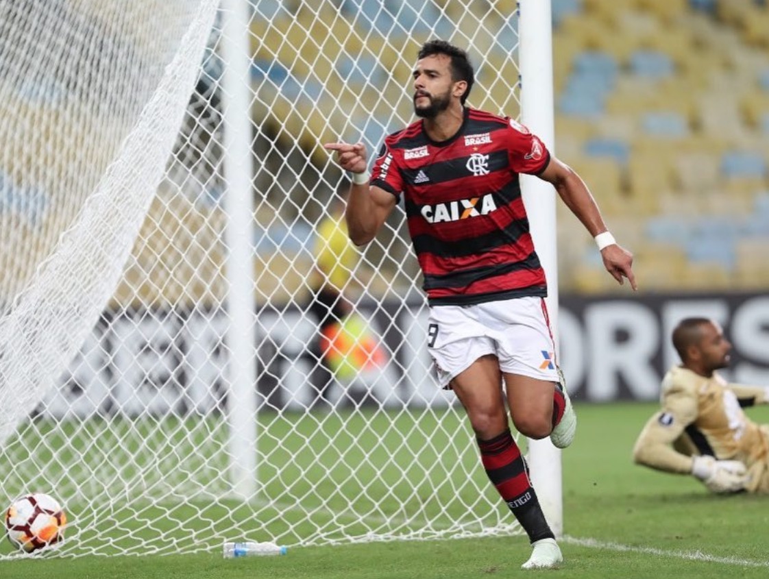 Flamengo acerta venda de Henrique Dourado para a China 