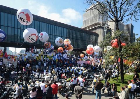 Fusão é alternativa encontrada por sindicatos para sobreviver à crise