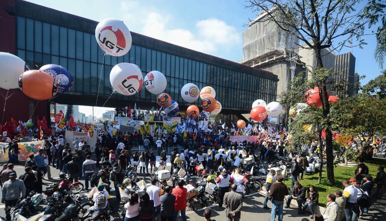 Fusão é alternativa encontrada por sindicatos para sobreviver à crise