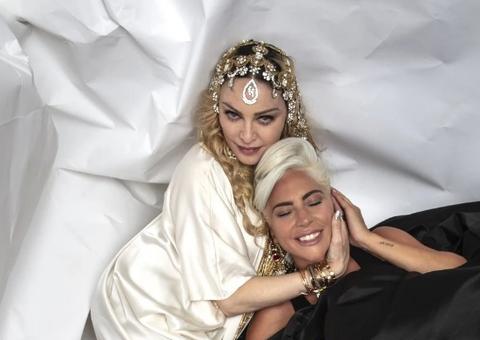Madonna e Lady Gaga posam juntas após Oscar e fãs piram com fim de rivalidade