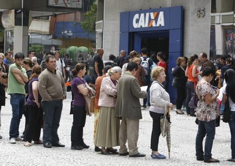 Caixa é multada por demora por mais de uma hora no atendimento a cliente 