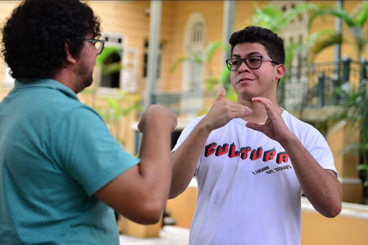 Secretaria abre inscrições gratuitas para curso básico de Libras em Manaus
