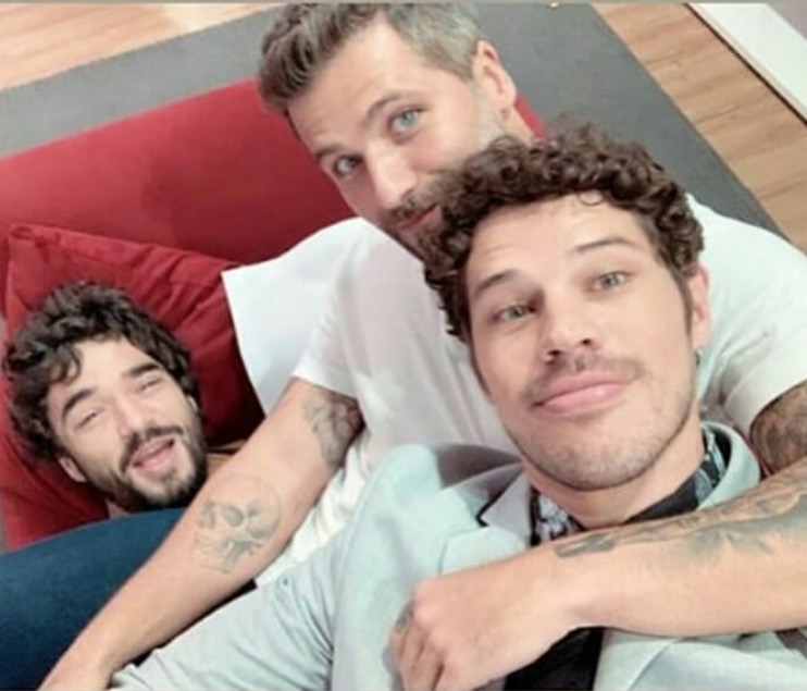 Caio Blat causa revolta ao ironizar em foto com José Loreto: ‘surubinha’