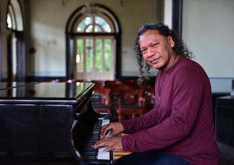 Teatro Amazonas recebe o show Guitarra Amazônica com Lairton Oliveira