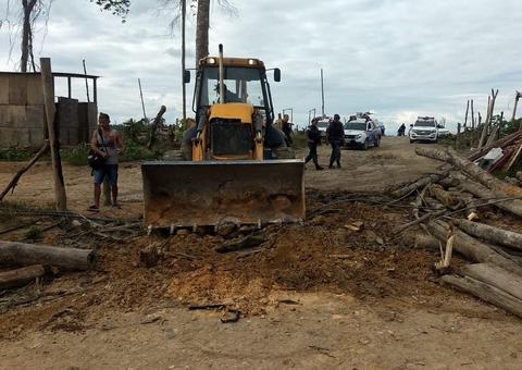 PM retira barricadas e prende três homens com armas e drogas em Manaus