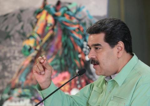 Maduro sinaliza que permanecerá no poder e pede apoio à população