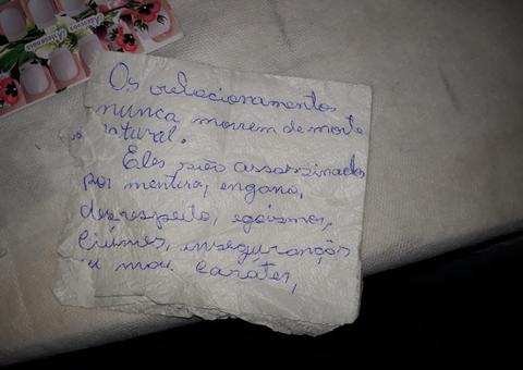 Com bilhete ao lado do corpo, homem é encontrado em cima da cama em Manaus