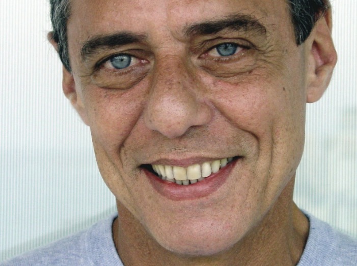 Moyseis Marques canta Chico Buarque De Hollanda