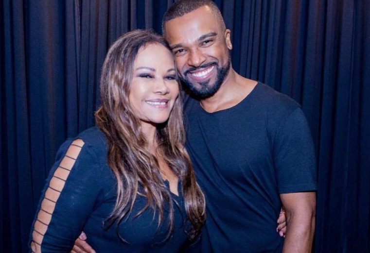 Mãe de Alexandre Pires é detida por ‘gato’ de energia