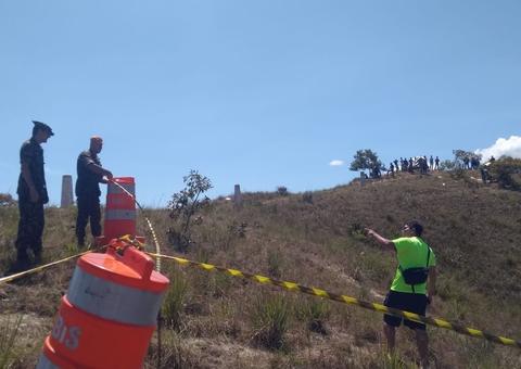 Exército brasileiro faz cerco para evitar aglomeração na fronteira
