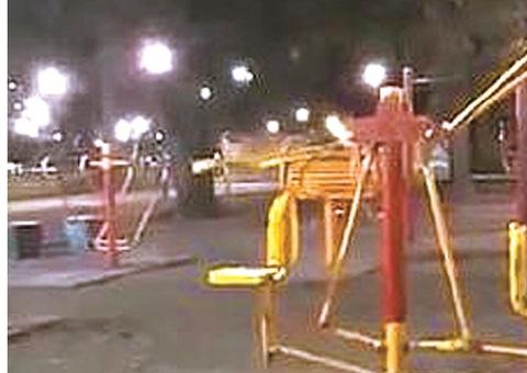 Bizarro: 'Fantasma' em parque assusta adolescentes 