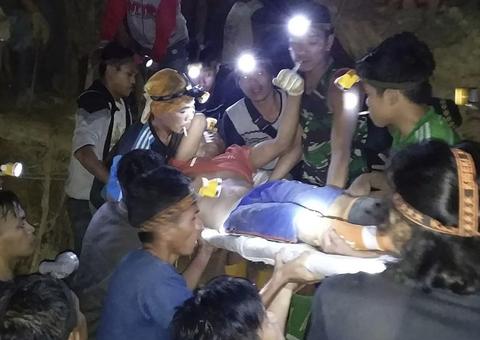 Mina desaba e deixa dezenas de desaparecidos na Indonésia