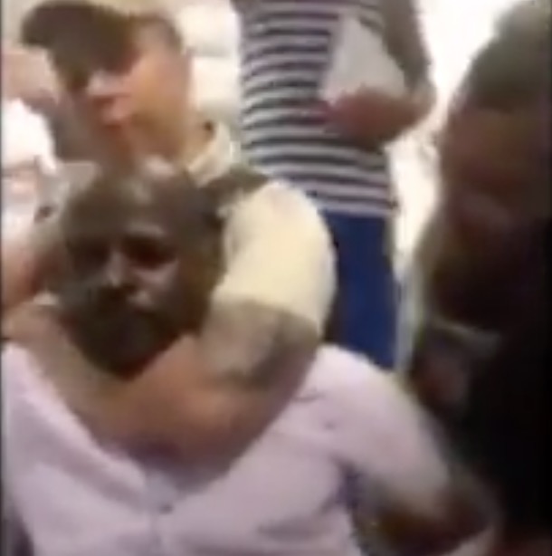 Caixa afasta gerente que expulsou empresário de agência na Bahia