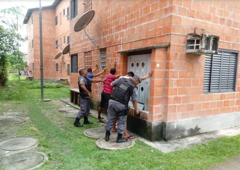 Polícia militar realiza operação de combate ao tráfico de drogas em Manaus
