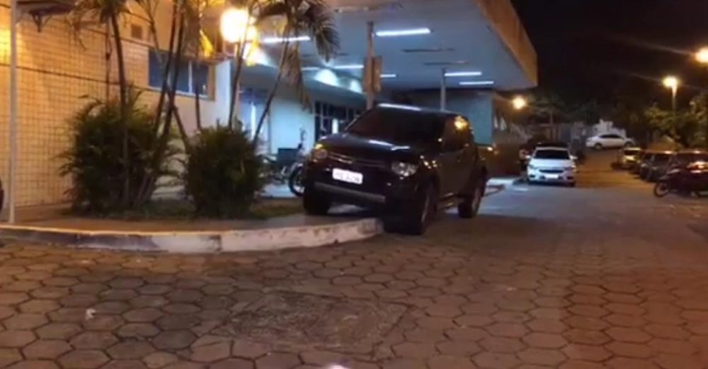 Dupla tenta assassinar policial na frente de UBS em Manaus