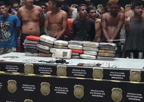 Polícia prende 65 pessoas e apreende 30kg de drogas durante operação em Manaus 