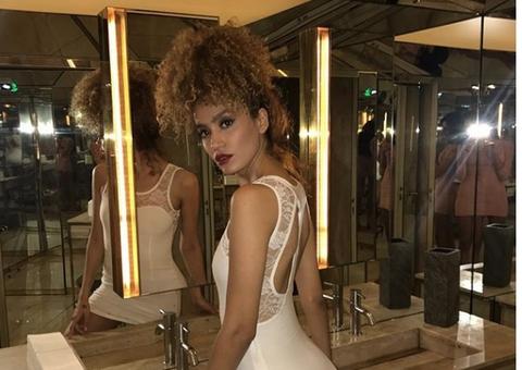 Para viajar e ajudar a mãe, jovem leiloa virgindade por R$ 10 milhões 