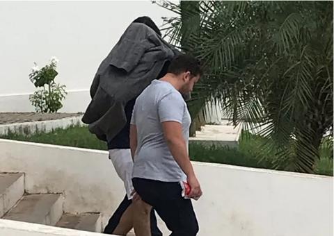 Médico é preso suspeito de jogar pedra em cabeça de bebê ao discutir com pai da criança