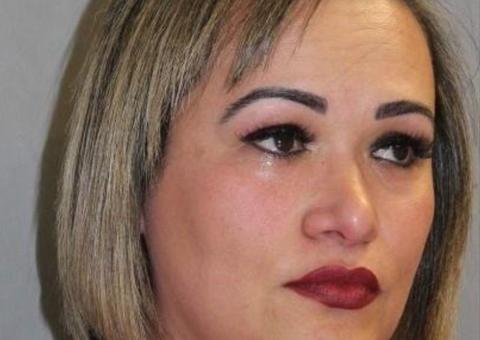 Brasileira pode ser deportada dos EUA após arrancar de homem boné pró-Trump