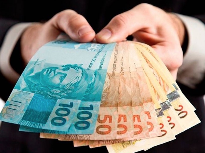 MP denuncia ex-prefeito por desviar R$ 750 mil de servidores no Amazonas 