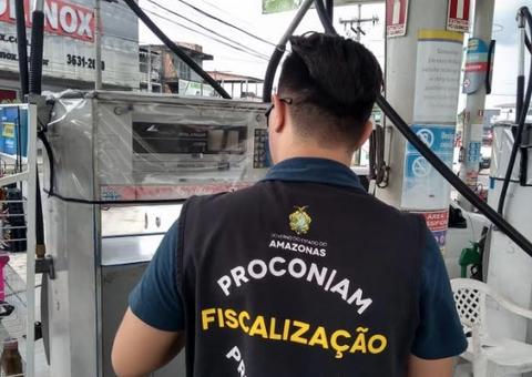 Postos de combustíveis são notificados após fiscalização do Procon em Iranduba 