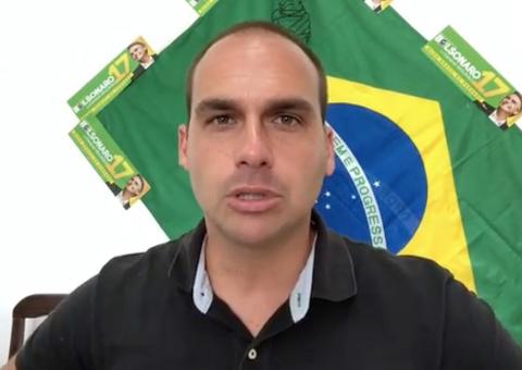 Cogitar saída para enterro só põe Lula 'em voga posando de coitado', diz Eduardo Bolsonaro