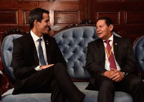 Mourão sugere diálogo com Maduro como saída pacífica para a crise